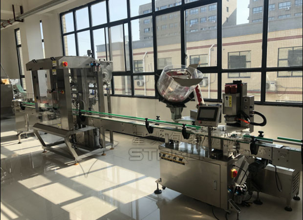 �ǻ�ƿ�b�Ԅ�(d��ng)���u�Ϸ�ڙC(j��)еչʾ